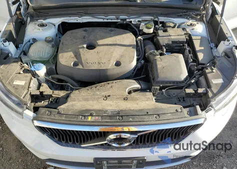 2019 Volvo Xc40 T4 Momentum z USA, uszkodzony, nr VIN YV4AC2HK4K2154423